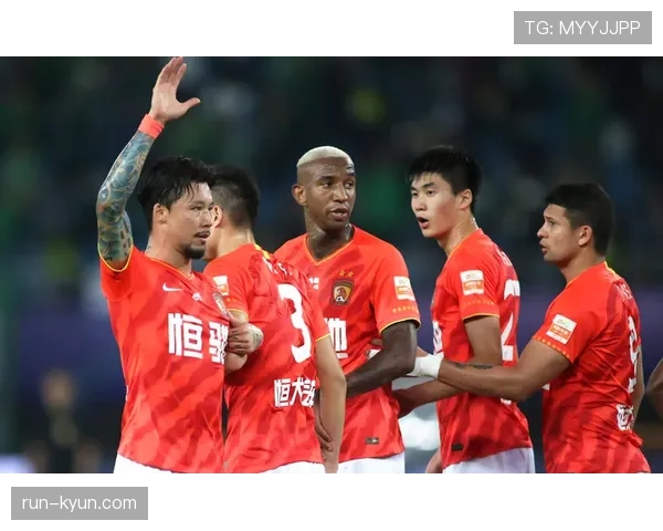 广州足球俱乐部近期阵容调整及比赛状态受关注,新援融入与战术磨合表现成为联赛看点 广州足球俱乐部近期阵容调整及比赛状态受关注,新援融入与战术磨合表现成为联赛看点